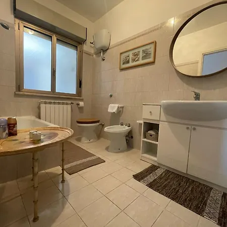 Komodo House Apartamento Latina
